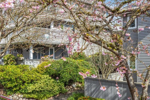 205-1518 Bowser Avenue, North Vancouver, BC 