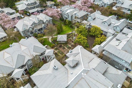 205-1518 Bowser Avenue, North Vancouver, BC 