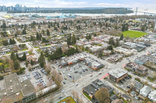 205-1518 Bowser Avenue, North Vancouver, BC 