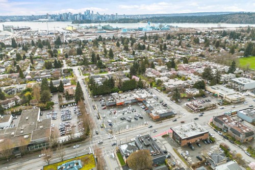 205-1518 Bowser Avenue, North Vancouver, BC 