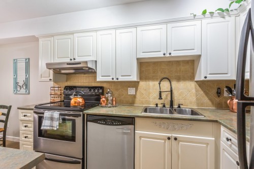 205-1518 Bowser Avenue, North Vancouver, BC 