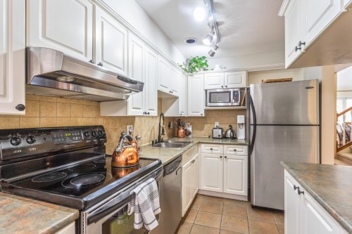 205-1518 Bowser Avenue, North Vancouver, BC 