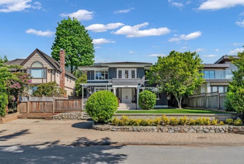 2459 Mathers Avenue  West Vancouver, BC V7V 2H9