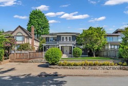 2459 Mathers Avenue  West Vancouver, BC V7V 2H9