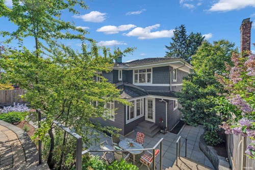 2459 Mathers Avenue, West Vancouver, BC 