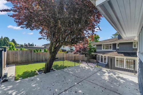 2459 Mathers Avenue, West Vancouver, BC 