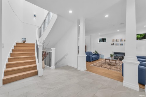 2459 Mathers Avenue, West Vancouver, BC 