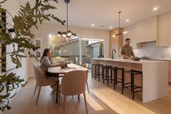 2-1937 Templeton Drive  Vancouver, BC V5N 4V9