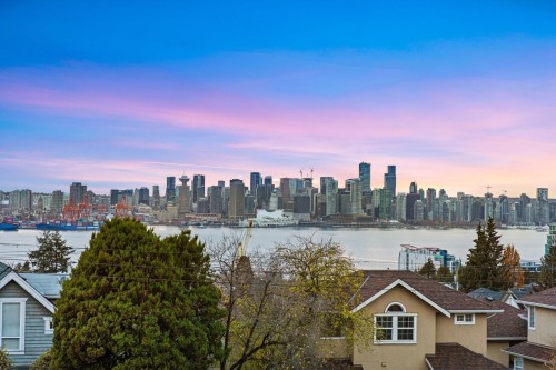 340 Keith Road E, North Vancouver, BC 