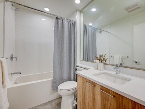 103-7599 15Th Street, Burnaby, BC 
