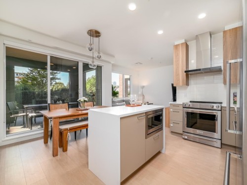 103-7599 15Th Street, Burnaby, BC 