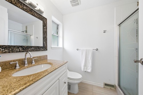 1659 Deep Cove Road, North Vancouver, BC 