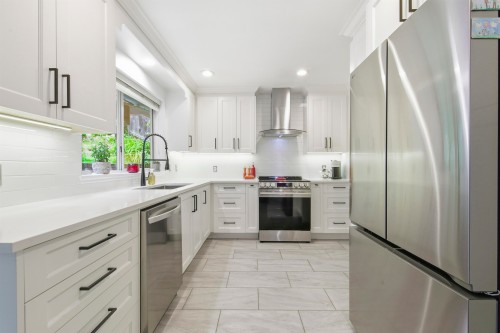 1659 Deep Cove Road, North Vancouver, BC 