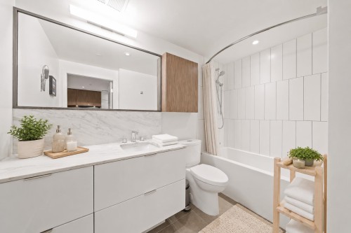 710-209 7Th Avenue E, Vancouver, BC - Indoor Photo Showing Bathroom