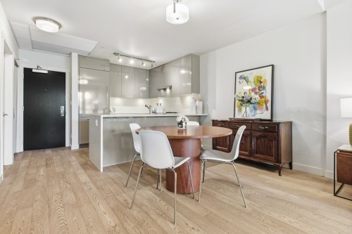 307-4488 Cambie Street  Vancouver, BC V5Y 0M2