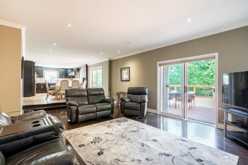 7460 Burnham Court, Burnaby, BC - Indoor Photo Showing Living Room