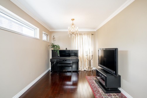 7460 Burnham Court, Burnaby, BC - Indoor Photo Showing Other Room