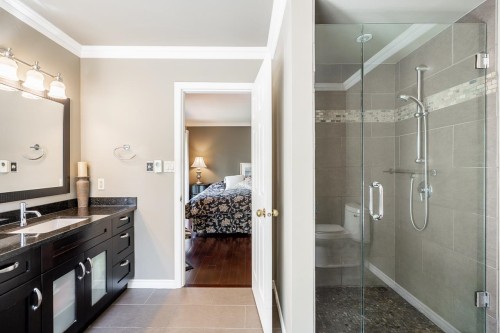 7460 Burnham Court, Burnaby, BC - Indoor Photo Showing Bathroom