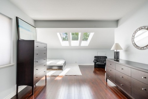 7460 Burnham Court, Burnaby, BC - Indoor Photo Showing Bedroom