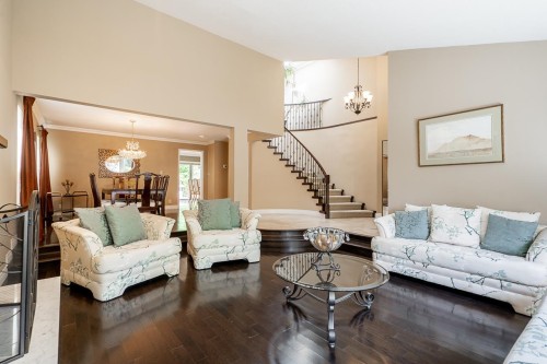 7460 Burnham Court, Burnaby, BC - Indoor Photo Showing Living Room