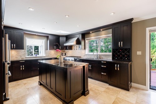 7460 Burnham Court, Burnaby, BC - Indoor Photo Showing Kitchen With Double Sink With Upgraded Kitchen
