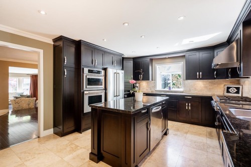 7460 Burnham Court, Burnaby, BC - Indoor Photo Showing Kitchen With Double Sink With Upgraded Kitchen