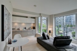 703-1221 Bidwell Street  Vancouver, BC V6G 0B1