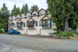 1-11869 223rd Street  Maple Ridge, BC V2X 5Y2