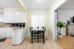 Upstair-2075 E 44 Th Ave Vancouver, BC V5P 1N1
