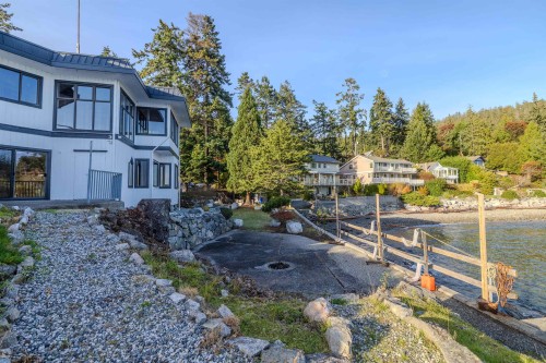 5482 Hill Road, Sechelt, BC 