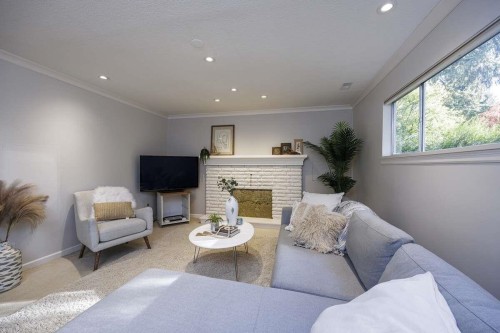 2100 Whitman Avenue, North Vancouver, BC 