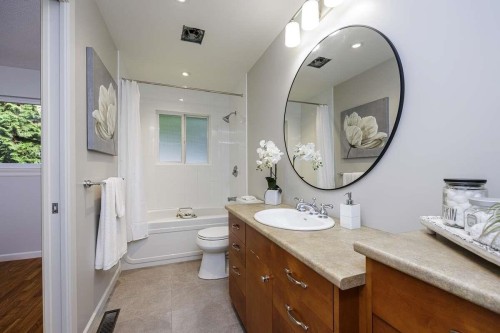 2100 Whitman Avenue, North Vancouver, BC 