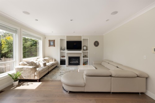 481 Windsor Road W, North Vancouver, BC 