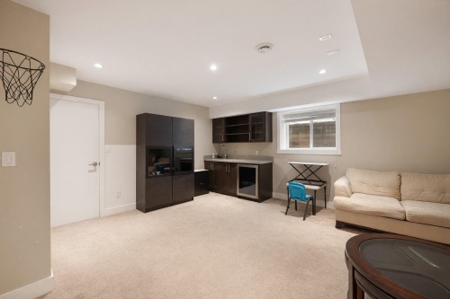 481 Windsor Road W, North Vancouver, BC 