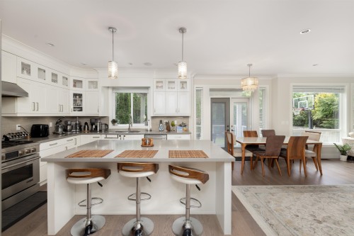 481 Windsor Road W, North Vancouver, BC 