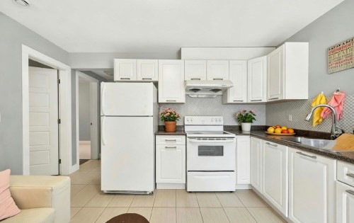 3034 Kings Avenue, Vancouver, BC 
