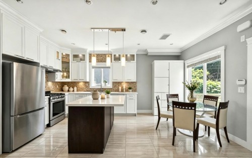 3034 Kings Avenue, Vancouver, BC 