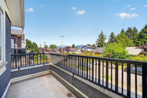 3034 Kings Avenue, Vancouver, BC 
