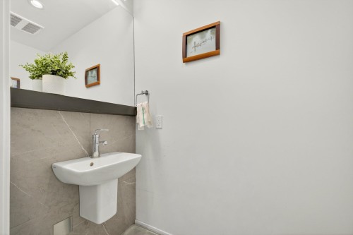 7601 Yukon Street, Vancouver, BC 