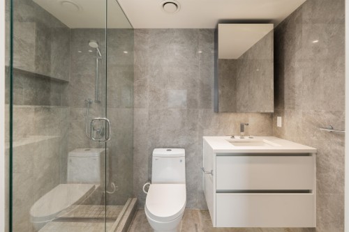 829-8133 Cook Road, Richmond, BC - Indoor Photo Showing Bathroom