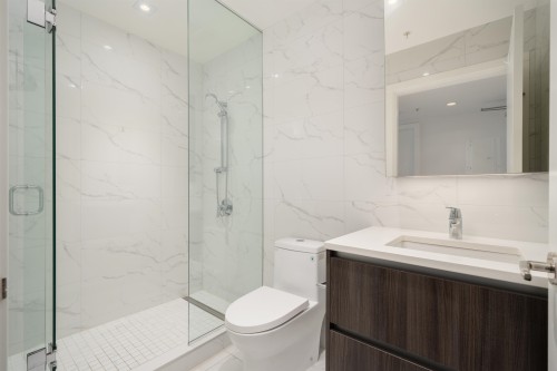 829-8133 Cook Road, Richmond, BC - Indoor Photo Showing Bathroom