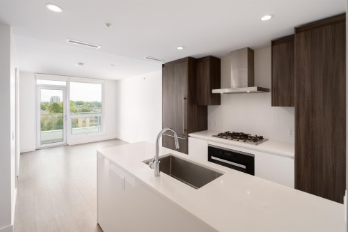 829-8133 Cook Road, Richmond, BC - Indoor Photo Showing Kitchen