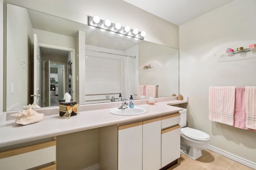 305-7459 Moffatt Road, Richmond, BC 