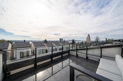 228-650 2nd Street E North Vancouver, BC V7L 1E3