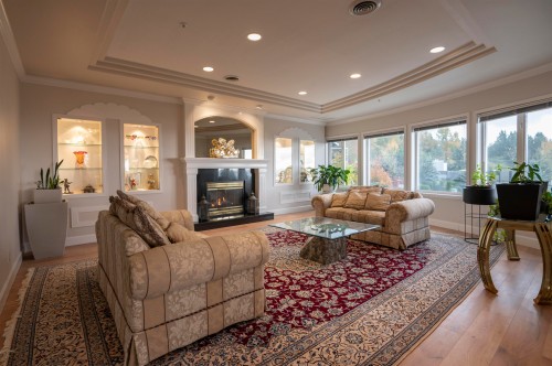 2572 Westhill Close  West Vancouver, BC V7S 3E6