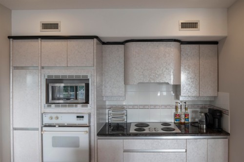 2572 Westhill Close, West Vancouver, BC 