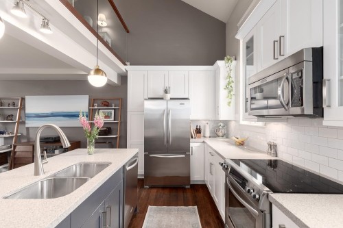 1077 Salsbury Drive, Vancouver, BC 