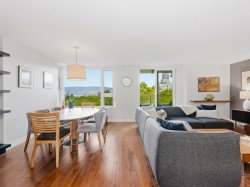 901-1566 13th Avenue W Vancouver, BC V6J 2G4