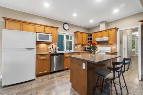 4268 Hoskins Road, North Vancouver, BC 