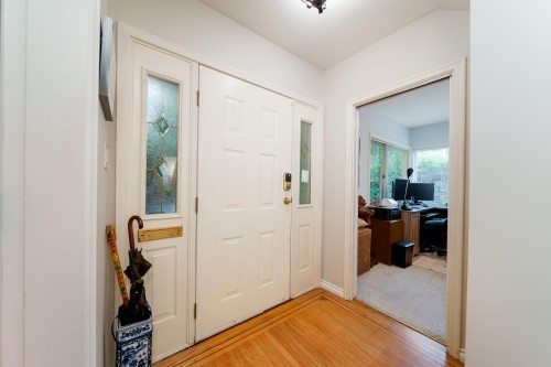 1030 Mathers Avenue, West Vancouver, BC 